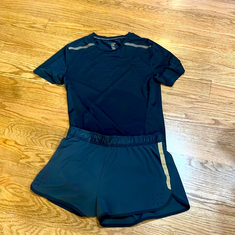 Special edition high performance set from H&M “For Every Victory”
